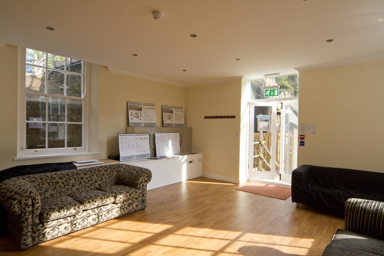 Alton Castle Centre Hostel Exterior photo